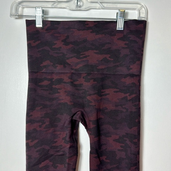SPANX Look At Me Now Burgundy Seamless Camo Leggings Size Medium - Picture 3 of 12